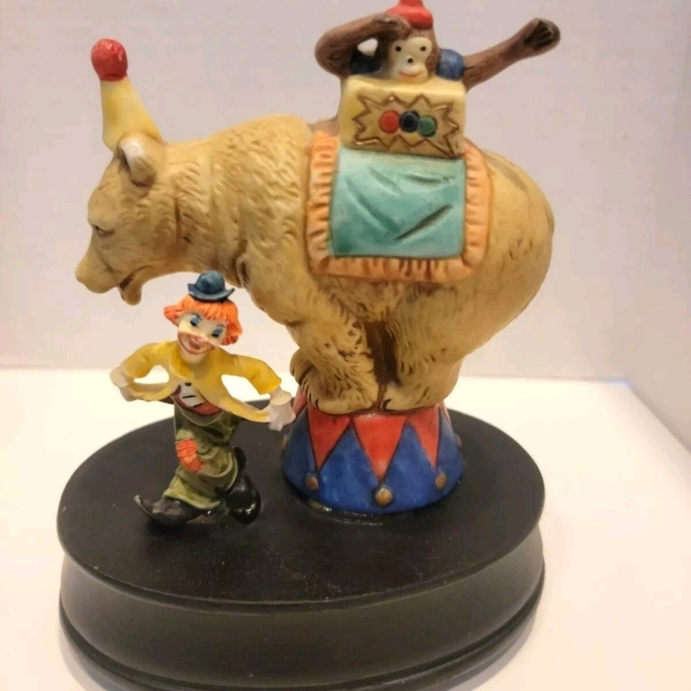 Send in the Clowns Vtg Music Box w/a Clown, a Monkey & a Bear by Sanyo pre-owned
